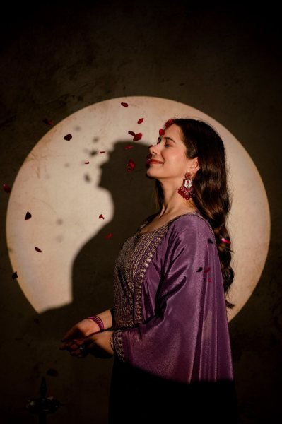 Luxurious Onion Chanderi Viscose Kurti Pant Dupatta Set with Zari Work Embroidery Kurtis 