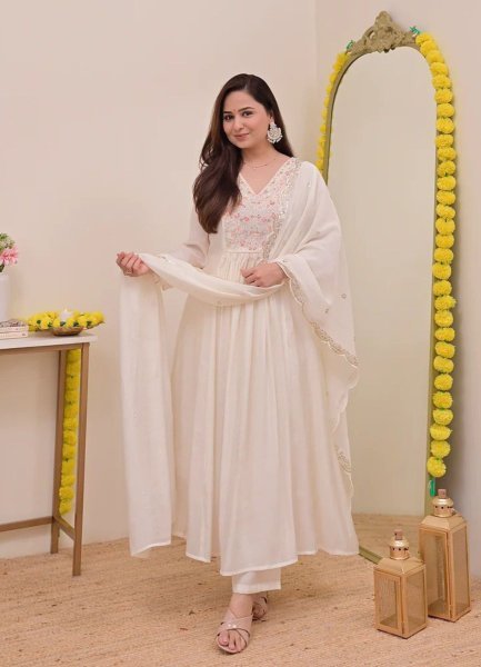 Classic Chanderi Silk Embroidered Kurta Pant Dupatta Set in 3 Colors At Manufacturer Rate Kurtis