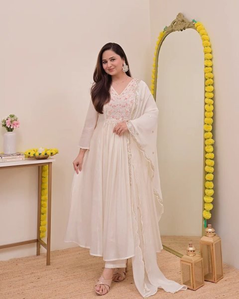 Classic Chanderi Silk Embroidered Kurta Pant Dupatta Set in 3 Colors At Manufacturer Rate Embroidery Kurtis 