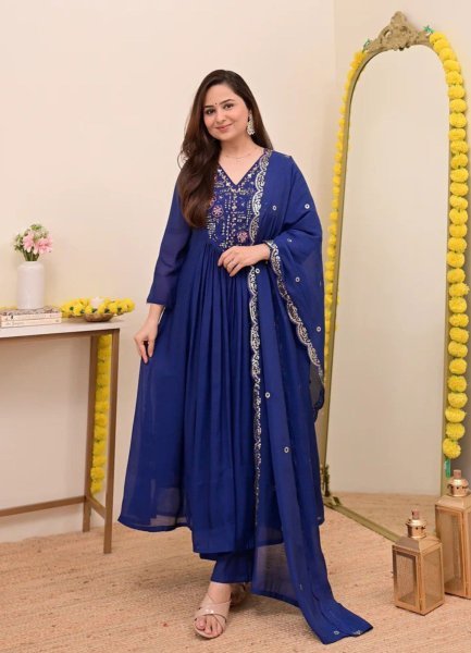 Luxury Chanderi Silk V nack Kurta Pant Set with Embroidery and Embroidered Dupatta for Festive Collection Kurtis