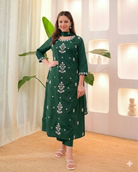 Luxury Green  Slub Cotton Embroidered Kurti Pant Set with Matching Nazmin Dupatta for Traditional Wear Embroidery Kurtis 