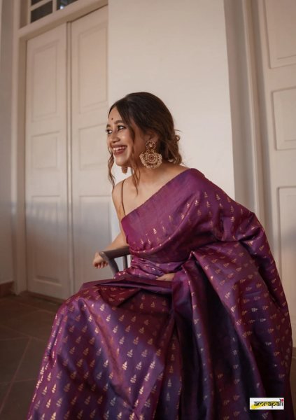 Magenta Majesty Banarasi Soft Silk Saree with Rich Gold Zari Weaving Banarasi Saree Wholesale