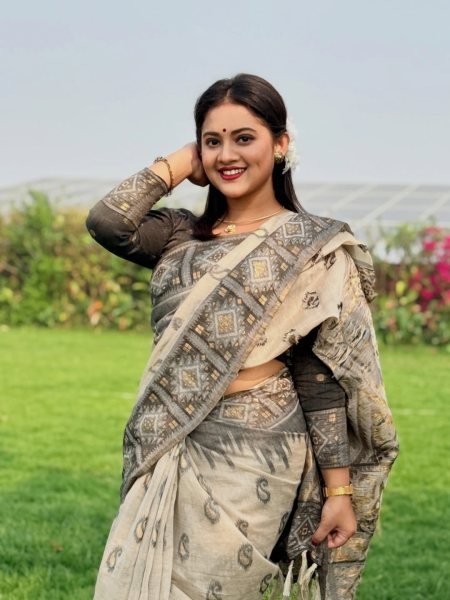 Magnetic Cream Original Plain Linen Digital Print Saree with Coordinated Printed Blouse Piece Printed Cotton Sarees Wholesale