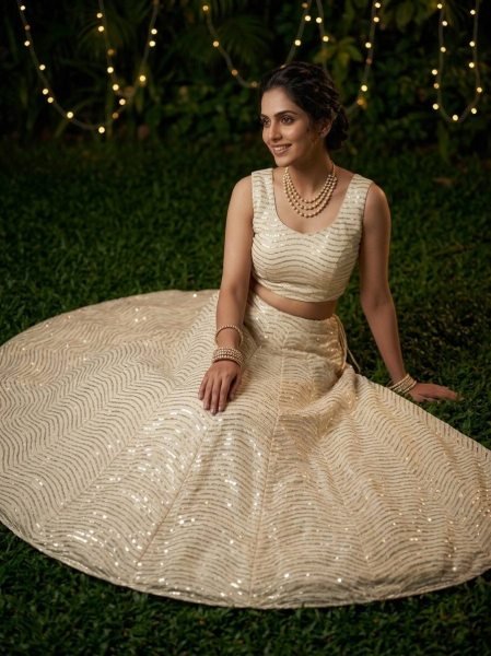 Magnetic Off White Organza Silk Lehenga with Sequins Work for Wedding Wear Designer Lehenga Choli