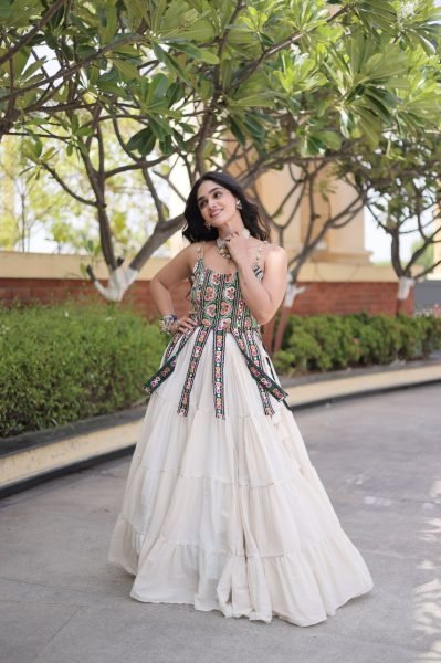 Magnetic White Full Stitched Kora Cotton Lehenga with Designer Sleeveless Blouse Navratri Lehnega Choli