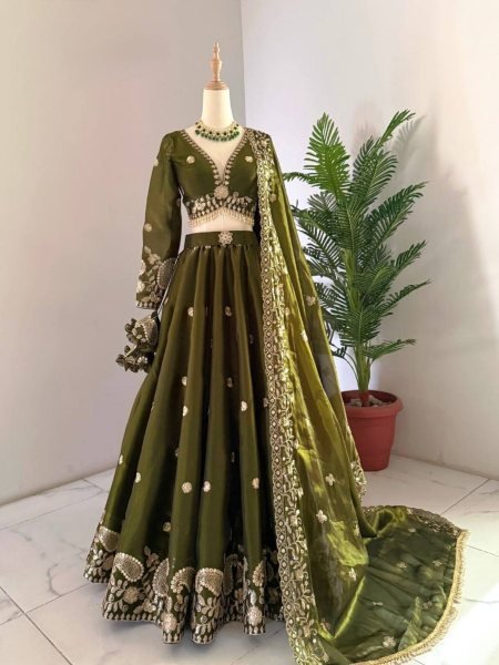 Mehendi Ready Jimmy Choo Bridal Lehenga Heavy Embroidery for Weddings Designer Lehenga Choli