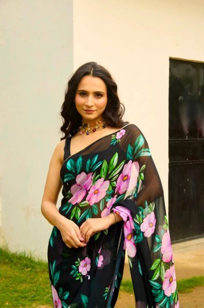 Mesmerizing Black Teby Silk Floral Print Saree with Cut Dana Border and Jalpari Silk Blouse Silk Sarees Wholesale