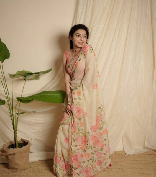 Mesmerizing Cream Linen Cotton Saree with Gold Patti Weaving and Floral Digital Print Printed Cotton Sarees Wholesale