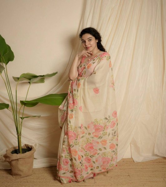 Mesmerizing Cream Linen Cotton Saree with Gold Patti Weaving and Floral Digital Print Printed Cotton Sarees Wholesale