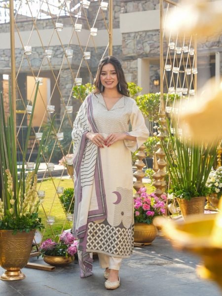 Mesmerizing Off White Printed Kurti Set with Gadhwal Pant for Daily Wear Kurtis