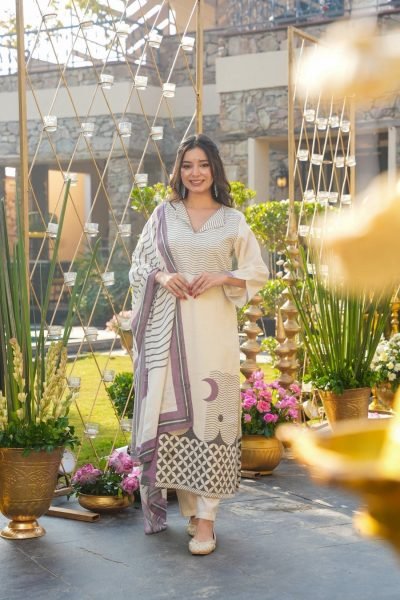 Mesmerizing Off White Printed Kurti Set with Gadhwal Pant for Daily Wear Printed Kurtis