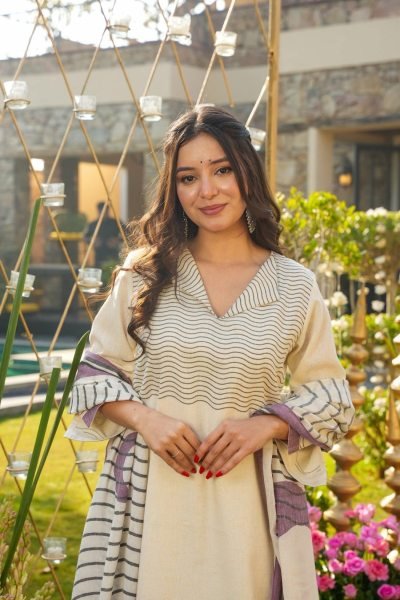 Mesmerizing Off White Printed Kurti Set with Gadhwal Pant for Daily Wear Printed Kurtis