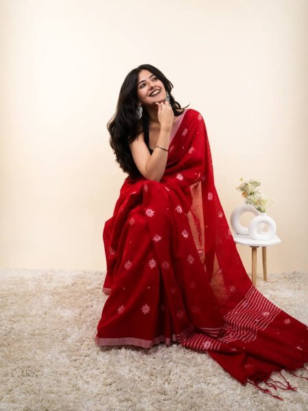 Minimalist Red Designer Linen Cotton Digital Print Saree with Matching Blouse for Wedding Linen Sarees Wholesale