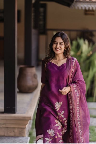 Modern Zarna Silk Kurti Set with Matching Printed Dupatta at Wholesale Rate  Straight Cut Long Kurtis