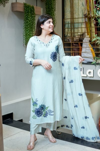 Modish White Pure Lilan Suit Set with Hand Work Neck and Printed Dupatta Cotton Kurtis Wholesale