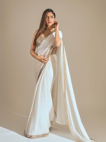 Mrunal Thakur Inspired Off-White Chiffon Saree with Hand-Cut Mirror Work Border Bollywood Fancy Sarees Wholesale