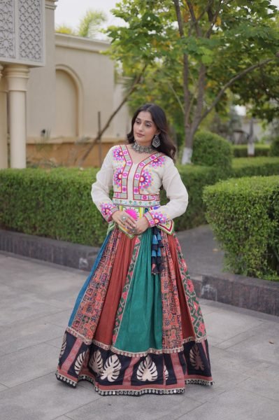 Multicolor Cotton Printed Lehenga Choli with Kutchi Gamthi Blouse at Wholesale Navratri Lehnega Choli
