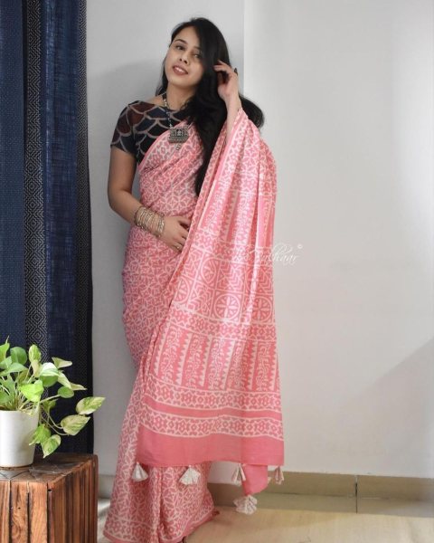Munar Cotton With Fabulous light Colors Ajharak Digital Print Saree Cotton Sarees Wholesale