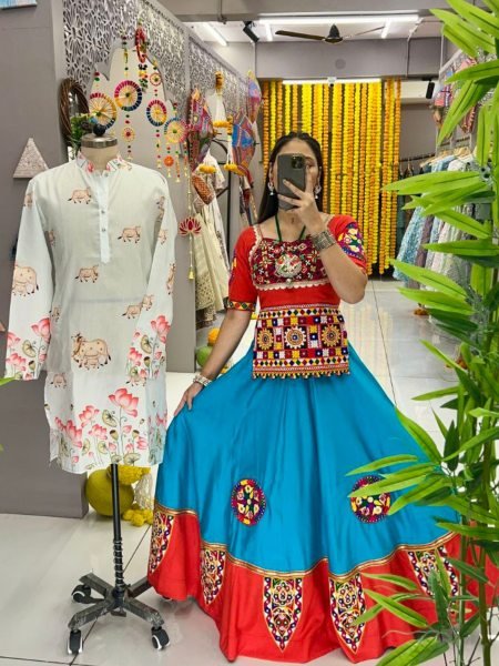 Navratri Couple Combo Mirror Work Chaniya Choli with Printed Kurta at Wholesale Rate Mens Wear