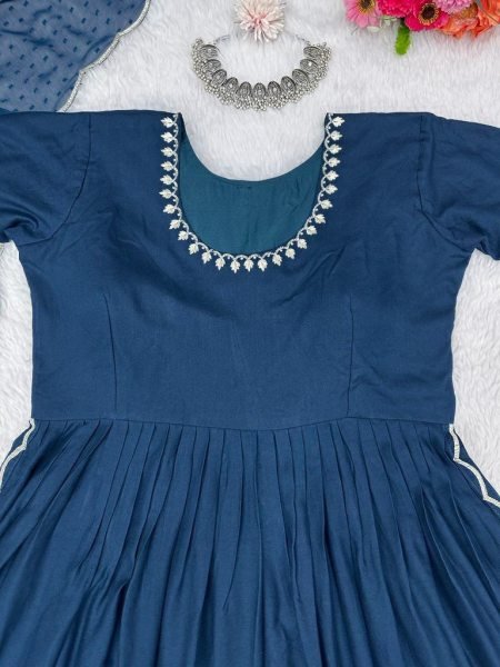 Nayra Cut Rayon Kurti Pant   Dupatta With Thred Work  3 Piece Kurti Set