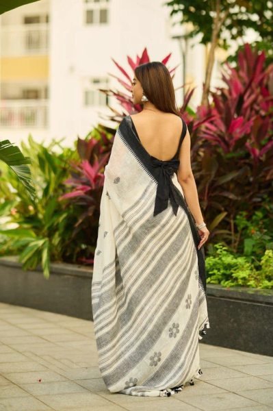 Off White Soft Linen Slub Saree with Rich Pallu Jacquard Weaving and Jacquard Border Blouse Linen Sarees Wholesale