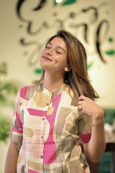 Office Wear Perfection Pink Poly Rayon Suit Set with Digital Print Ready to Wear Kurti With Bottom Wholesale