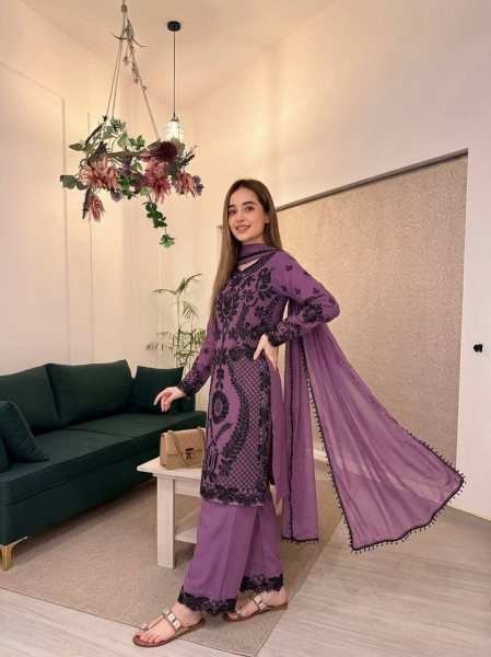Organic Purple Georgette Pakistani Suits Set With Chain Work On Front Side At Wholesale Rate Ready To Wear Collection