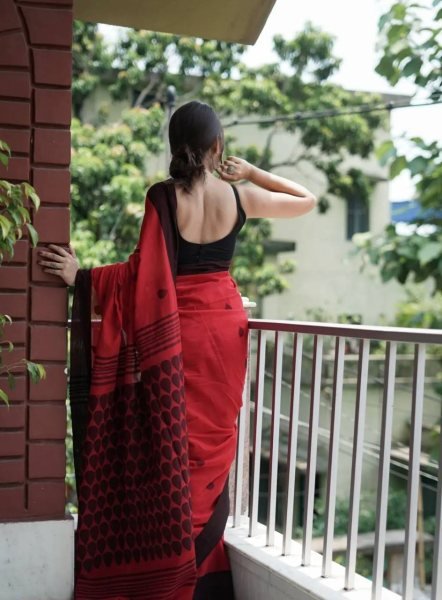 Party Wear Red Premium Linen Cotton Digital Printed Saree Printed Cotton Sarees Wholesale
