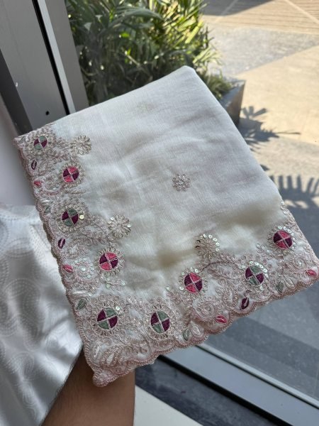 Party Wear White Fendy Chiffon Silk Saree with Embroidery and Banglory Blouse Pure Chiffon Sarees Wholesale