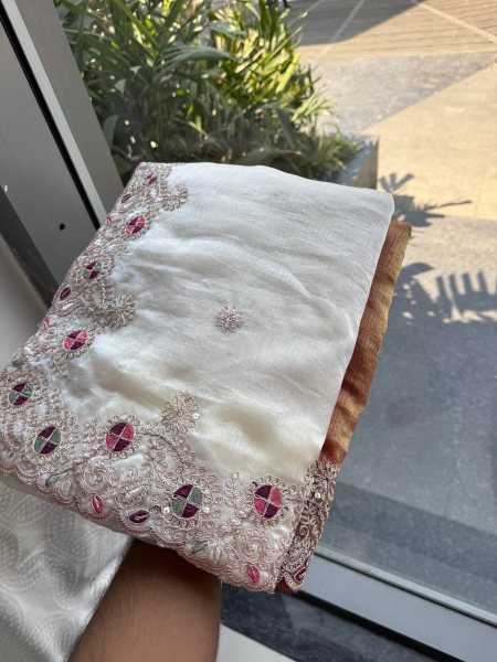 Party Wear White Fendy Chiffon Silk Saree with Embroidery and Banglory Blouse Pure Chiffon Sarees Wholesale