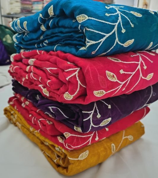 Peacock Green  Women's Heavy Silk Embroidery Saree With Matching Blouse Piece Embroidery Sarees Wholesale