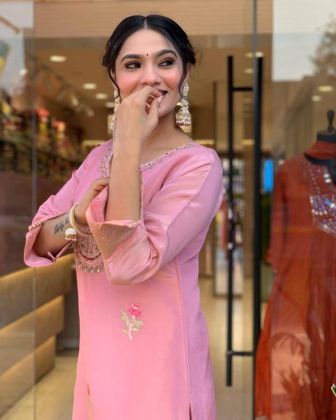 Pink Shimmer Jacquard Embroidery Kurta Set with Dupatta for Festival Offer 3 Piece Kurti Set