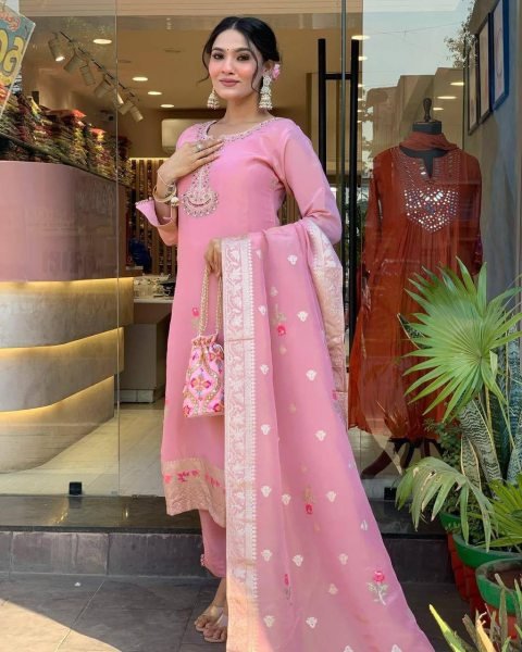 Pink Shimmer Jacquard Embroidery Kurta Set with Dupatta for Festival Offer 3 Piece Kurti Set