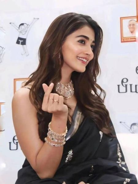 Pooja Hegde Inspired Black Silk Saree with Contrast Blouse and Jacquard Weaving 