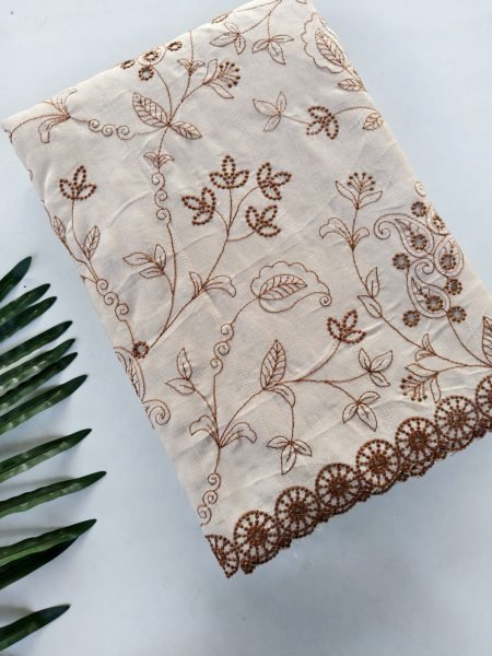 Portable White Pure Soft Silk Saree with Elegant Floral Thread Embroidery for Wedding Wear Silk Sarees Wholesale