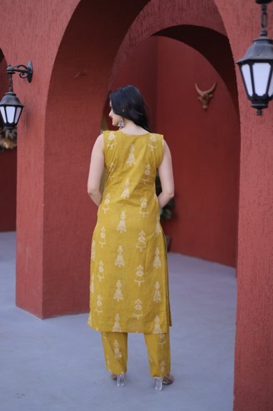 Portable Yellow New Arrival Printed Cotton Kurti Set for Women Kurti With Bottom Wholesale