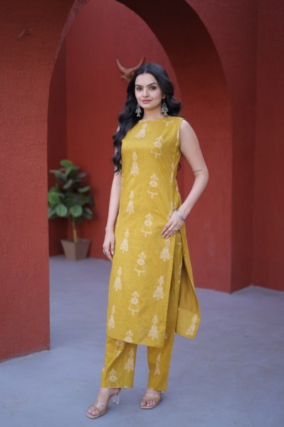 Portable Yellow New Arrival Printed Cotton Kurti Set for Women Kurti With Bottom Wholesale