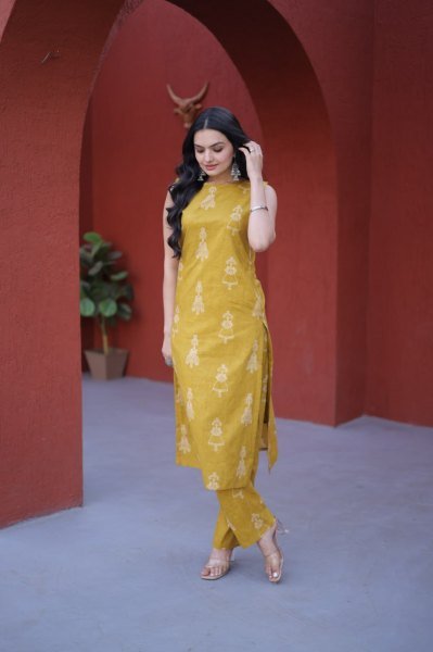 Portable Yellow New Arrival Printed Cotton Kurti Set for Women Kurti With Bottom Wholesale