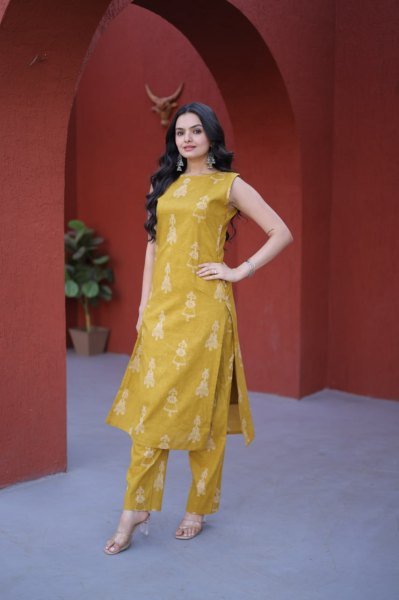 Portable Yellow New Arrival Printed Cotton Kurti Set for Women Kurti With Bottom Wholesale