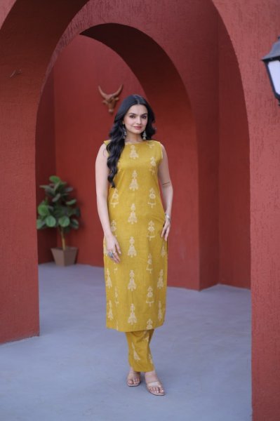 Portable Yellow New Arrival Printed Cotton Kurti Set for Women Kurti With Bottom Wholesale