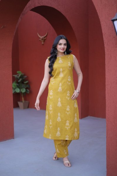 Portable Yellow New Arrival Printed Cotton Kurti Set for Women Kurti With Bottom Wholesale