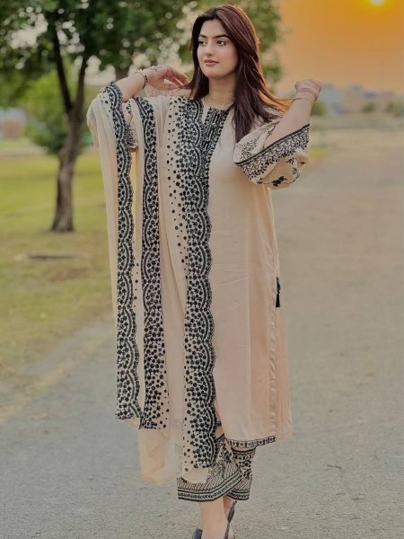Cream Georgette Suit Set At Best Rates for Pakistani Inspired Look Ready To Wear Suit