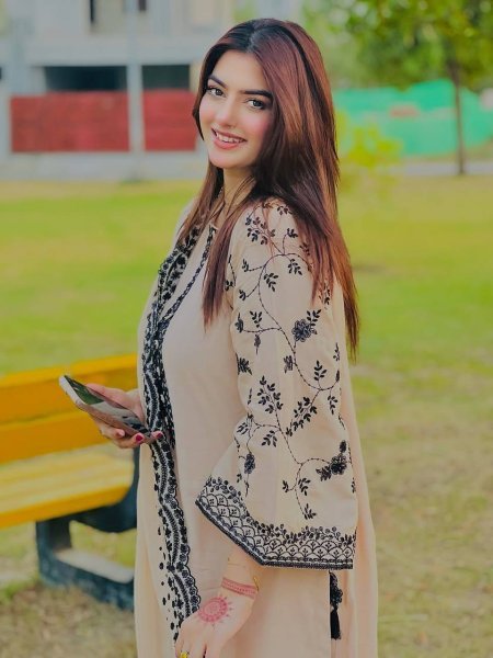 Cream Georgette Suit Set At Best Rates for Pakistani Inspired Look Ready To Wear Collection