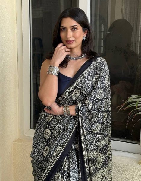 pure black semi gajji silk saree with contrast blouse perfect for graceful occasions Silk Sarees Wholesale