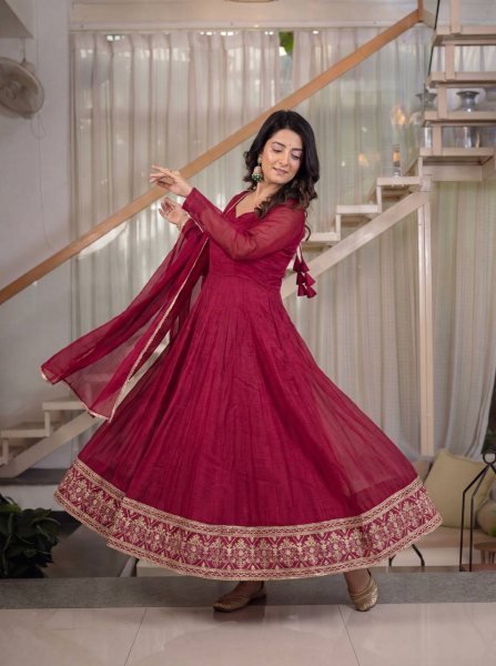 Magnetic Rani Pink Crunchy Silk Anarkali Set With For Side Lace Border In dupatta For Party Wear Ready To Wear Collection