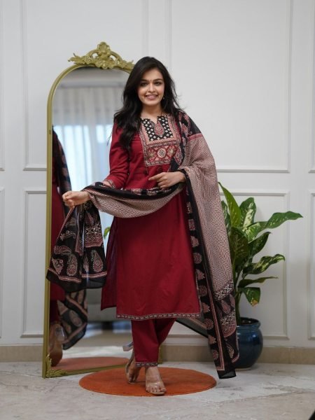 Rayon Slub three piece Set with Hand Work at Wholesale Rate Tunics kurti