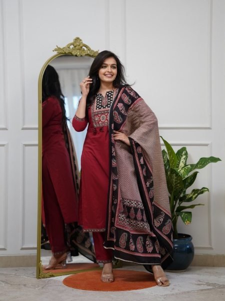 Rayon Slub three piece Set with Hand Work at Wholesale Rate Tunics kurti