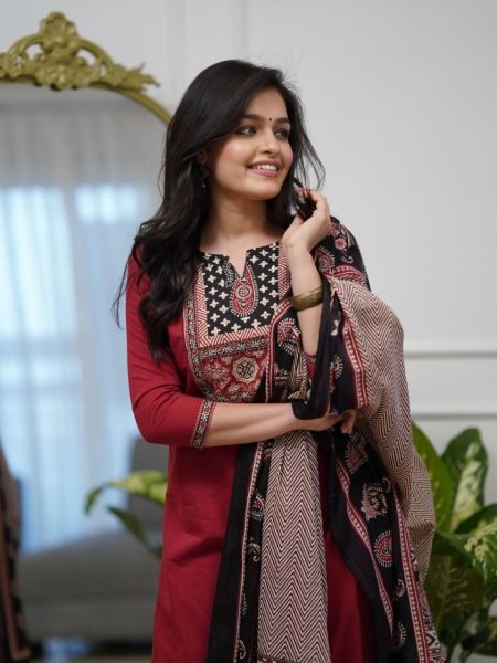 Rayon Slub three piece Set with Hand Work at Wholesale Rate Tunics kurti