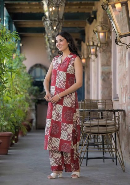 Ready-to-Wear Poly Rayon Suit Set Short Sleeve Kurti with Printed Pant for Daily Comfort Kurti With Bottom Wholesale