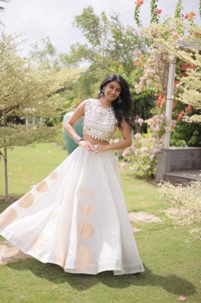 Recyclable White Party Wear Roman Silk Lehenga Choli with Sleeveless Mirror Lace Blouse Navratri Lehnega Choli
